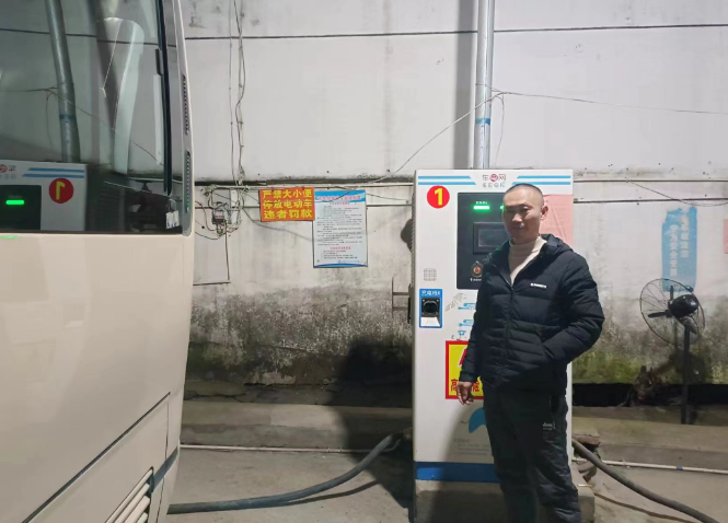 景德鎮長運:樂平公交開通首趟子(zǐ)夜通勤車