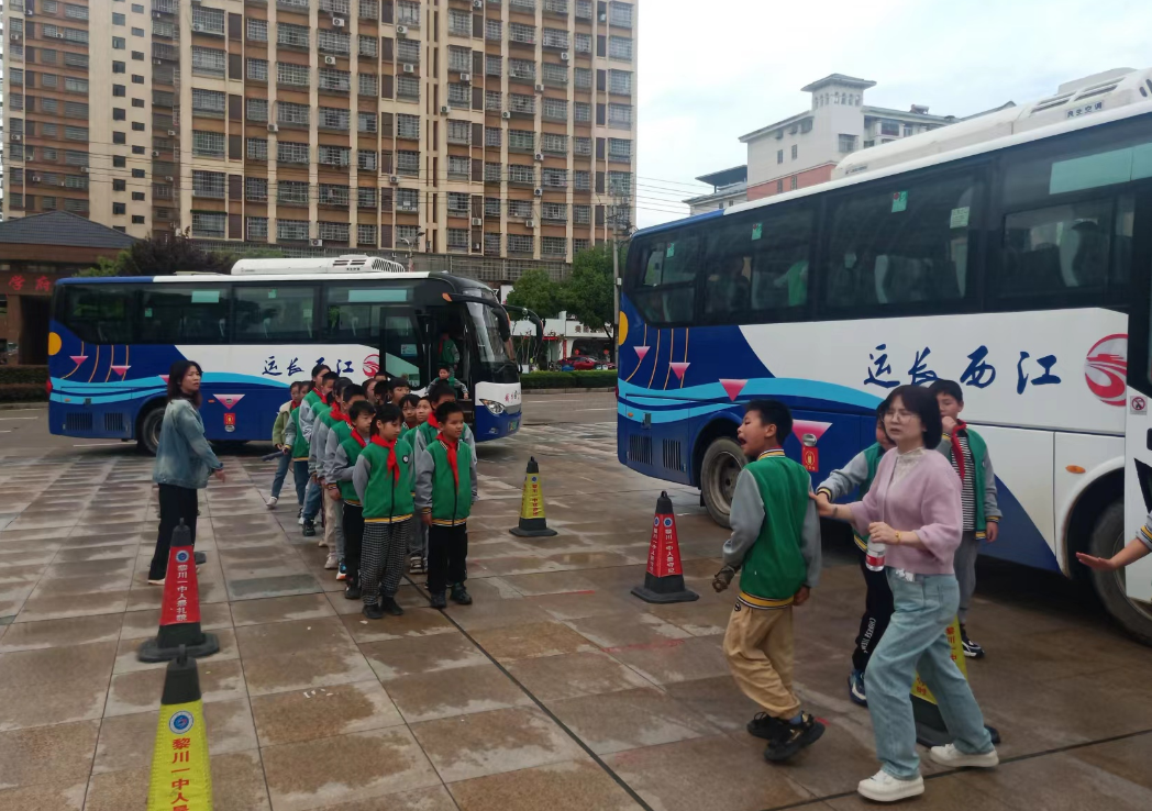 撫州長運：全面發力 圓滿完成大(dà)型運輸任務