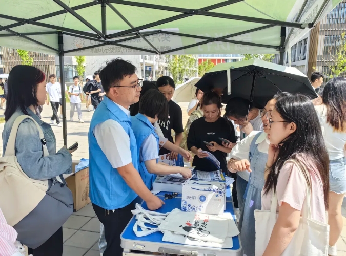 九江長運:校園直通車推廣 熱情服務不(bù)停歇