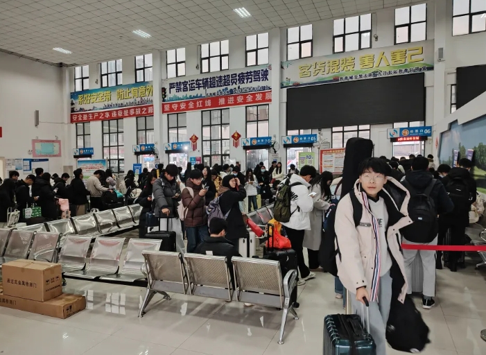 九江長運:共青公司護航旅客出(chū)行