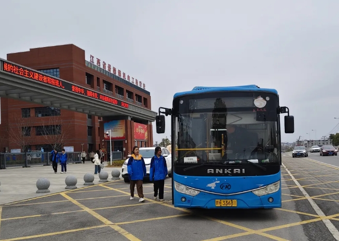 景德鎮長運:定制通學公交線路 暖心護航開學路