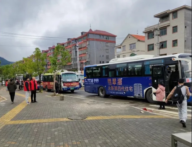 吉安公司:“周五直通車” 鋪就(jiù)學子(zǐ)安心歸途