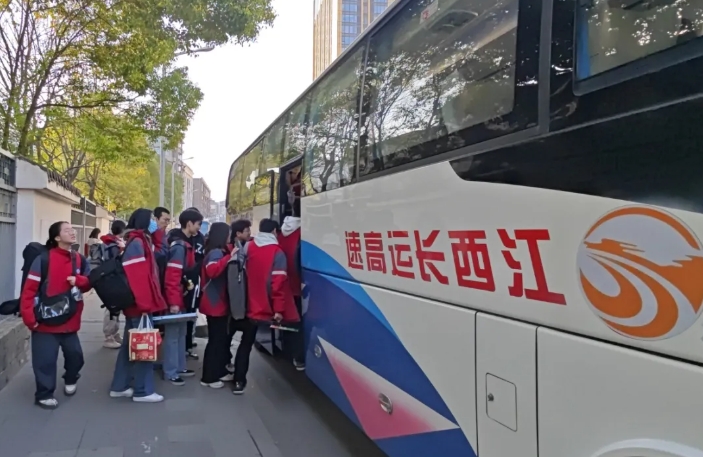 都市城際公交:圓滿完成南昌市第十八中學研學運輸任務
